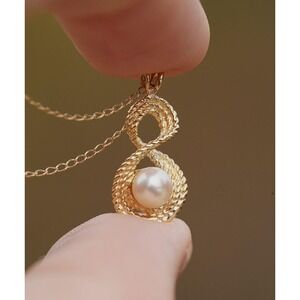 Vintage 14k Solid Yellow Gold Real White Pearl Infinity Pendant Necklace Twisted